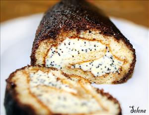 Фото рецепта «Рулет на сгущенном молоке с маком»