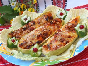 Фото рецепта «Кабачки фаршированные курицей и сухариками» Фото рецепта «Кабачки фаршированные курицей и сухариками»